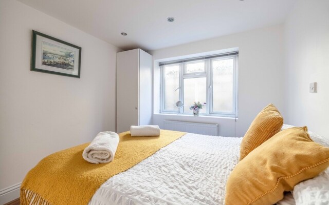 Lego Land / Windsor Castle Town Centre Sleeps 6