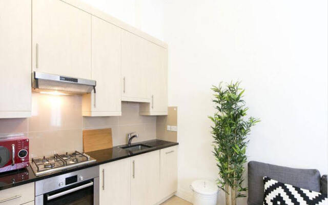 Fg Property Earls Court- Castletown Road