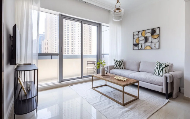 Dashing 1BR Apartment In Dubai Marina