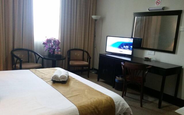 Carlton Holiday Hotel & Suites