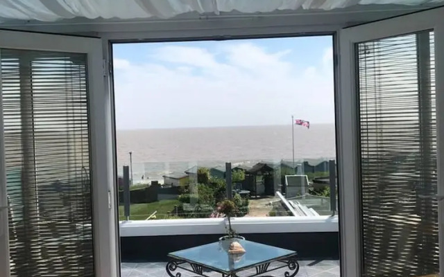 Beautiful 4-bed House in Walton on the Naze