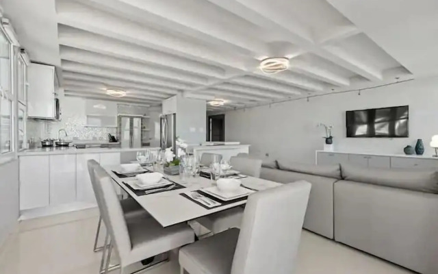 Beach Front  Amapola SeaSide Apt