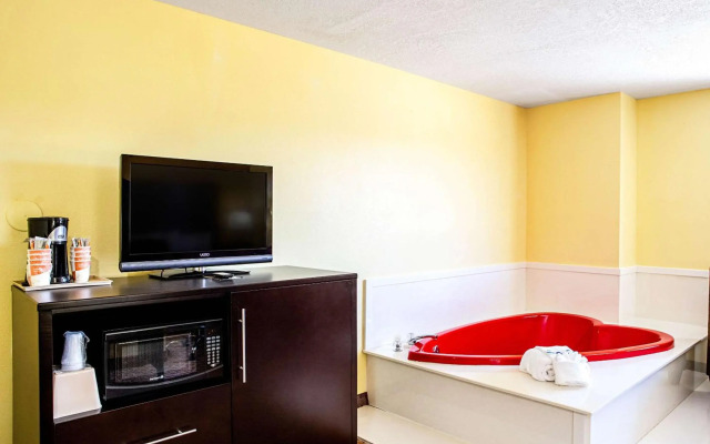 Rodeway Inn & Suites