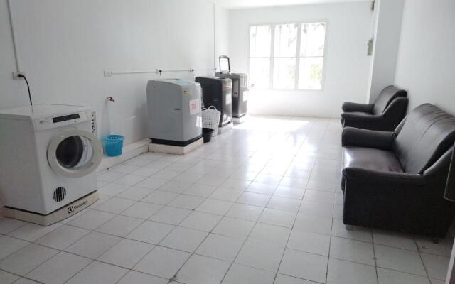 Near old city,Nimman,night Bazaar swimming pool apartment 25