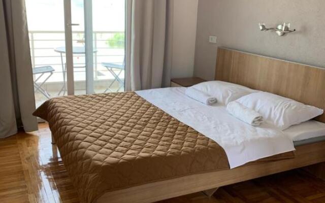 Sunrise Apartments and Studios