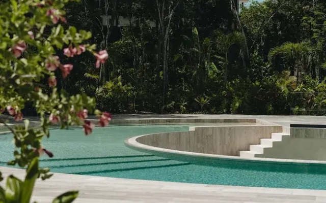 Beautiful Jungle Loft With Rooftop Pool and Gym