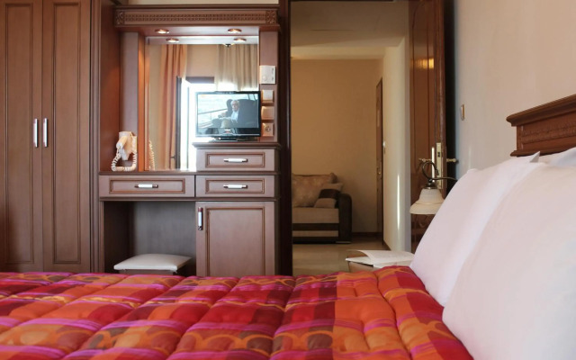 Famissi Hotel