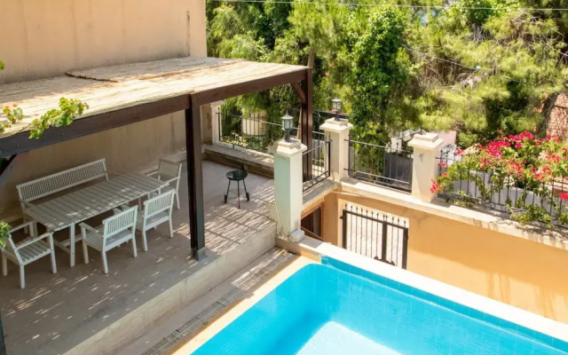 Enchanting Villa With Backyard in Cesme Near Beach