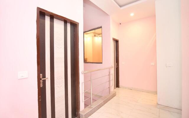 OYO 13119 Hotel Skydeep