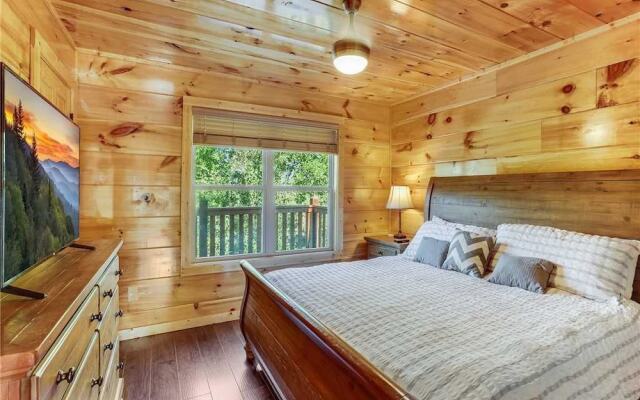 Splash of Moonshine - Two Bedroom Cabin