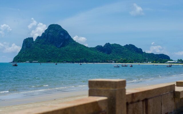 Prachuap Grand Hotel