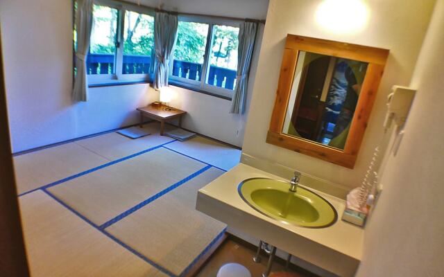 Bandai Lakeside Guesthouse