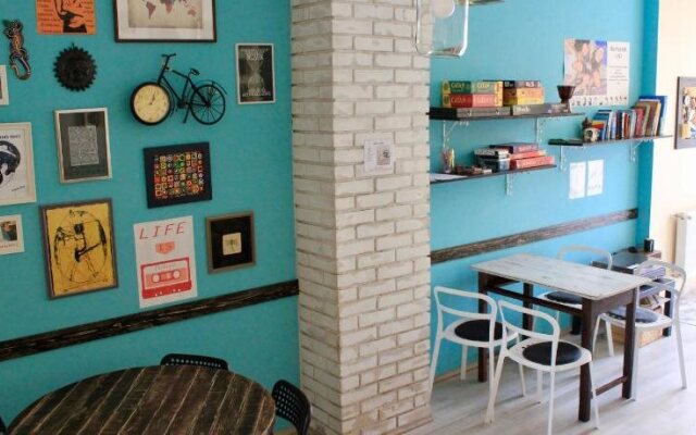 Falling Lakes Hostel