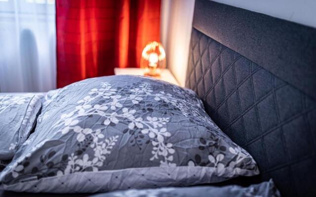 Historic & Luxurious by JR City Apartments