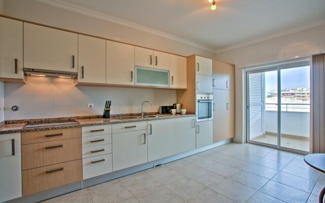 Central Lagos Spacious Apartment by Ideal Homes