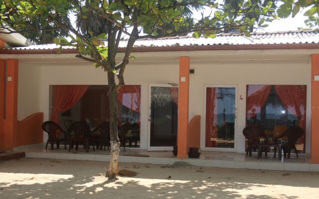 Golden Beach Cottages