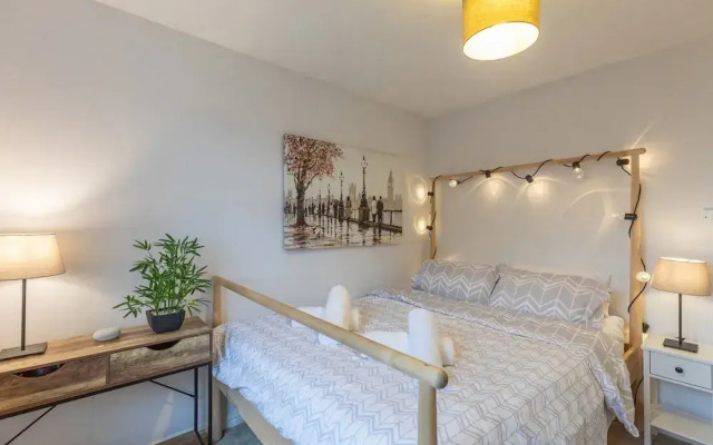 Chic Flat In Woolston: Nr Southampton City Centre