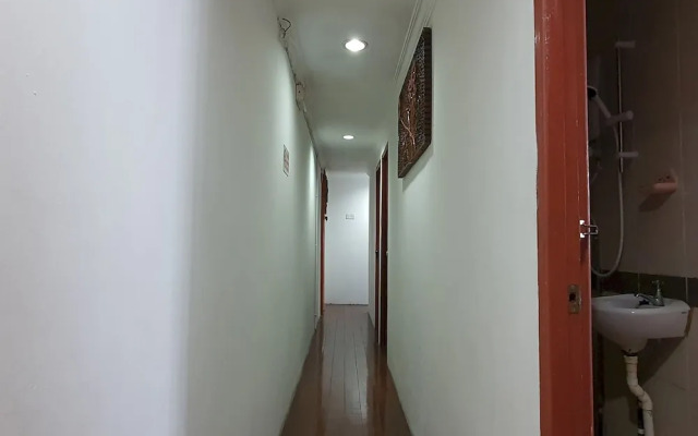 OYO 90997 Hoover Room