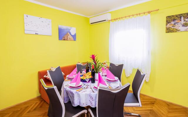 Simplistic Apartment in Vir With Garden