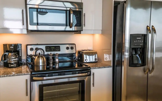 Ocean View II by AvantStay | High-Rise Flat in DT w/ City & Ocean Views!