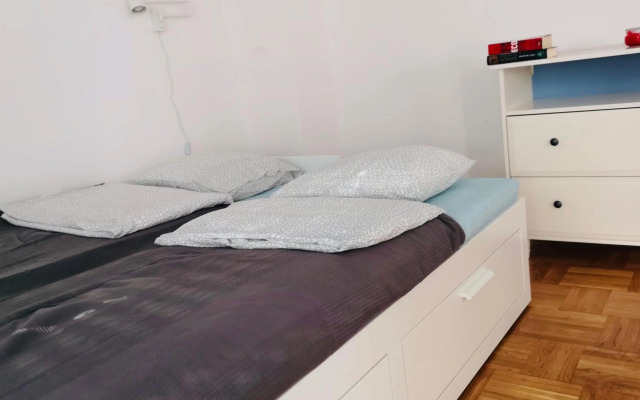 West vibes apartment