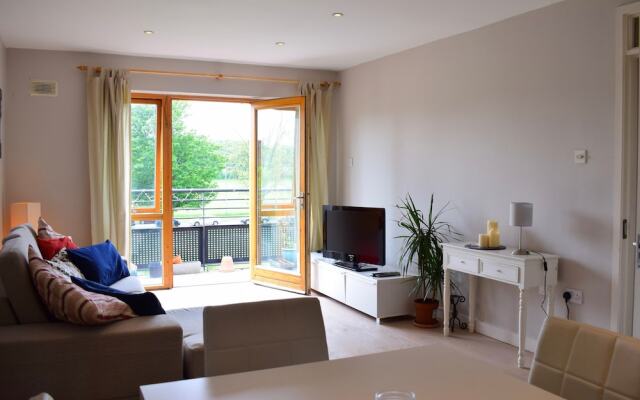 2 Bedroom Flat Beside Phoenix Park