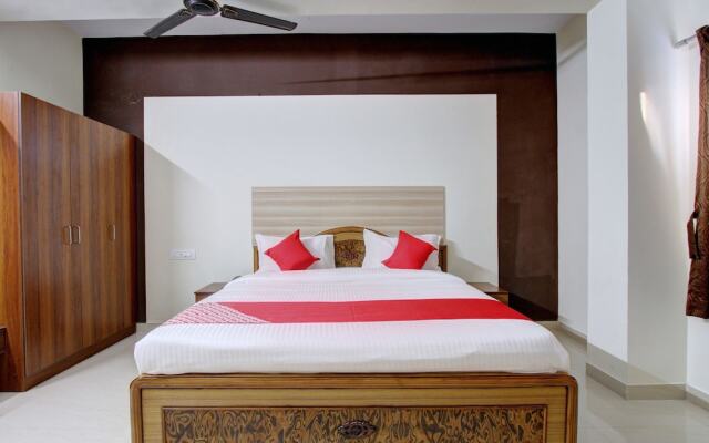Oyo 44203 Sri Manis Residency