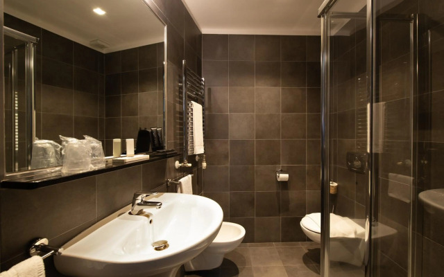 Hotel Five