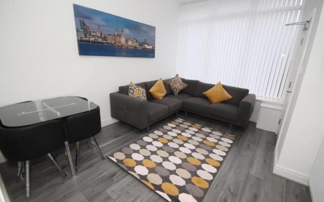 Stylish 7 Bed House, close to City Centre