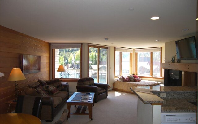 Lakeshore 1 Ba Studio condo by RedAwning