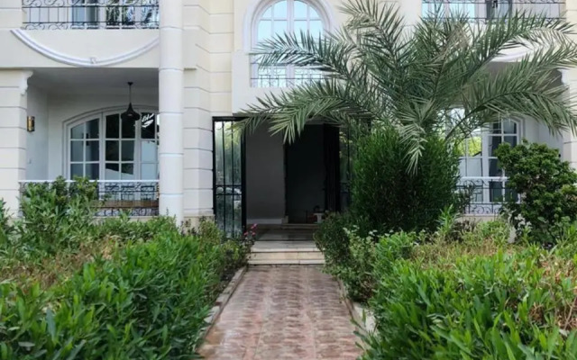 White House Apartments