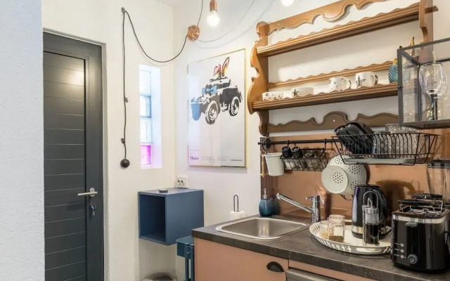 Boutique Triple House With Garden & Roof Terrace