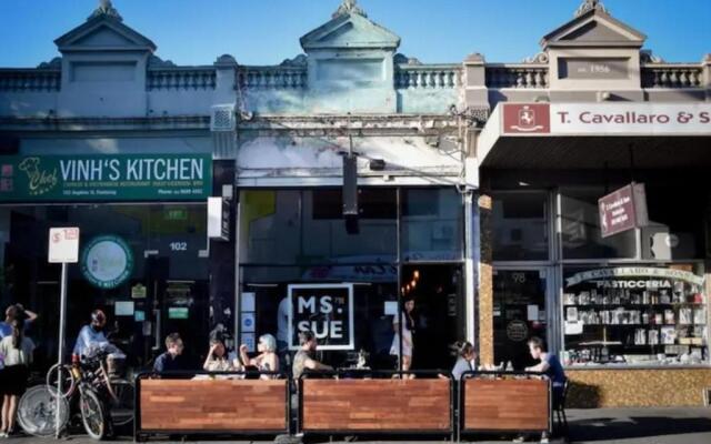 FS104E Stylish 1BR1BA apt in Footscray Pool Gym WIFI