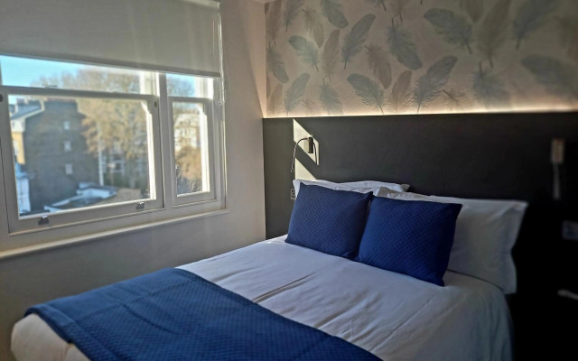 Commodore Hotel