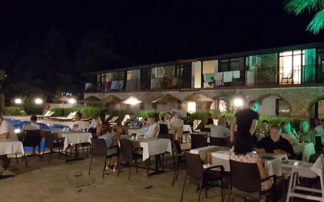 Alados Otel