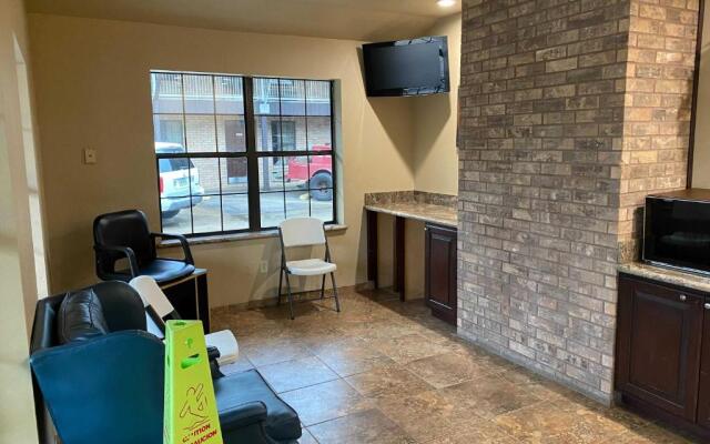 OYO Pinewood Inn & Suites Silsbee