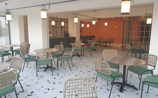 Mazoren Art Hotel