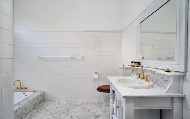 Victoria's at Ewingsdale