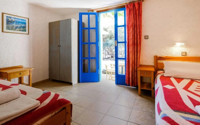 Tranquil Holiday Home in Palaiochora near Sea Beach