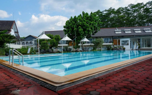 Front One Resort Magelang