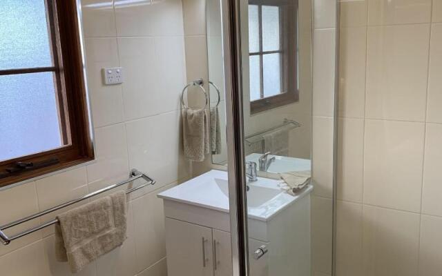 Lightning Ridge Outback Resort & Caravan Park