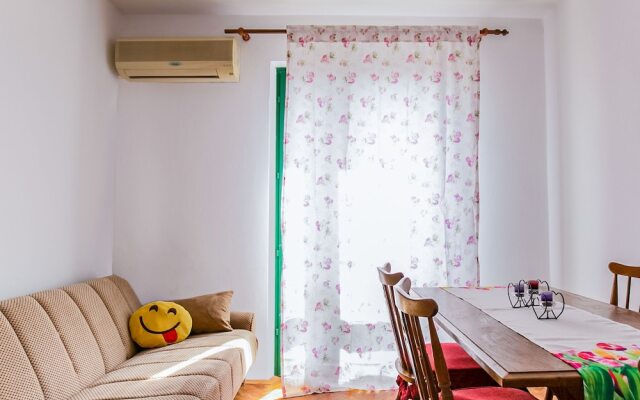 Scenic Apartment in Pakoštane Near Sea And Town Centre