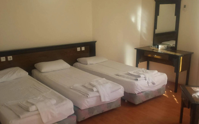 Pinus Otel