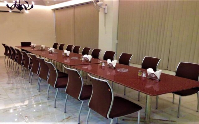 Hotel Sai Village Cyber Park