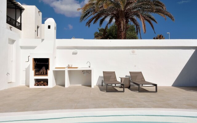Luxury, Attached Villa With Heatable Pool Near Puerto del Carmen