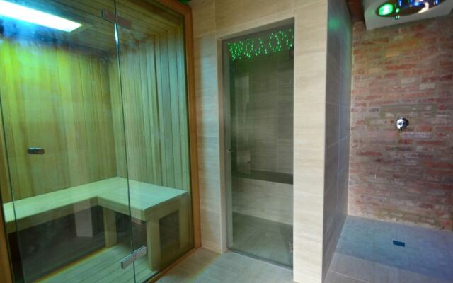 Amazing Farmhouse in Montecatini Terme with Hot Tub