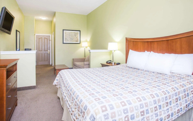 Days Inn & Suites by Wyndham Swainsboro