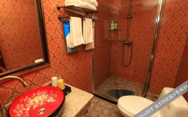 Yiyu Fengqing Theme Hotel