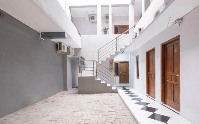 OYO 2669 Crown Residence