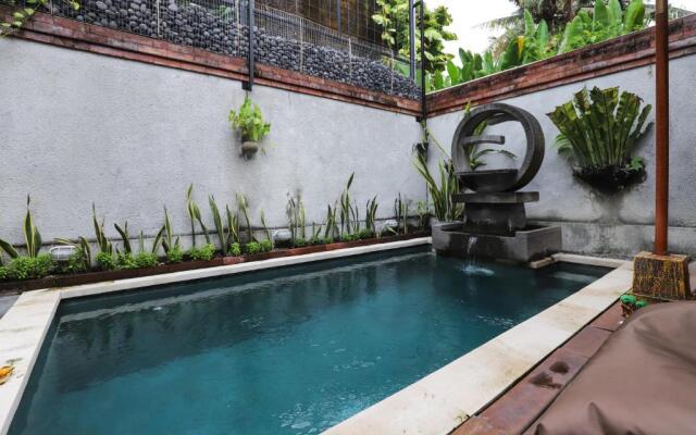 Secret House: a Hidden Paradise for Young Couple